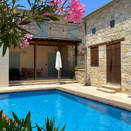 Evkarpos アパート