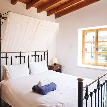 Evkarpos アパート